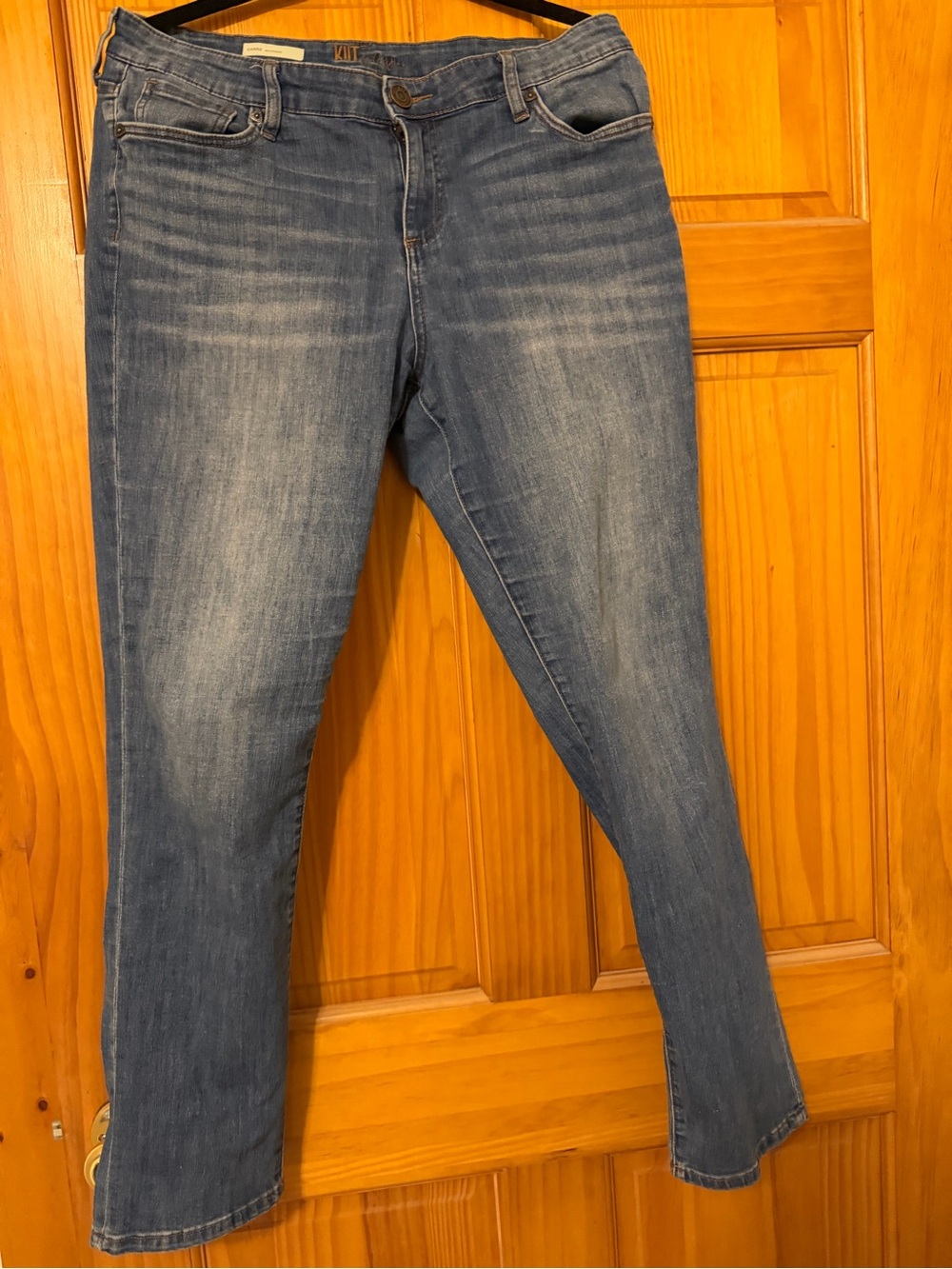 Kut from the Kloth Carrie Boyfriend Women’s Straight Leg Jeans in Med Blue Wash